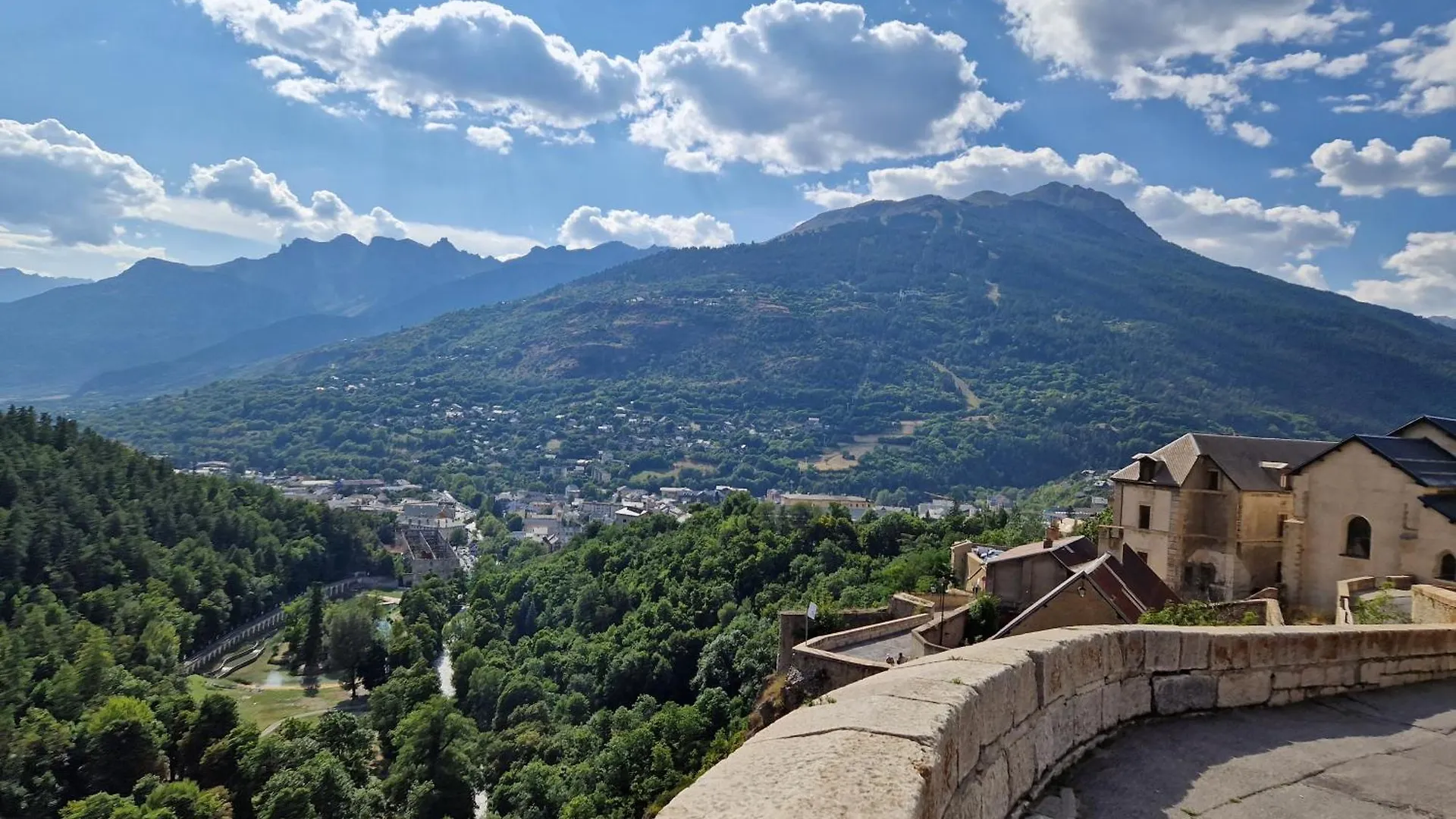 Apartment Lumineux Appt 2 Chambres Sur Les Hauteurs De Briancon, Terrasse Et Garage
